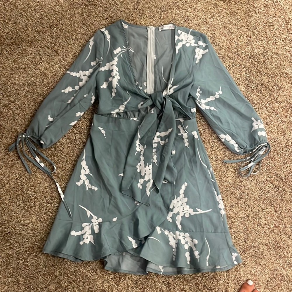 Size small CUPSHE flowy dress